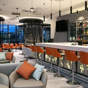 4* מלון Spark By Hilton Luton