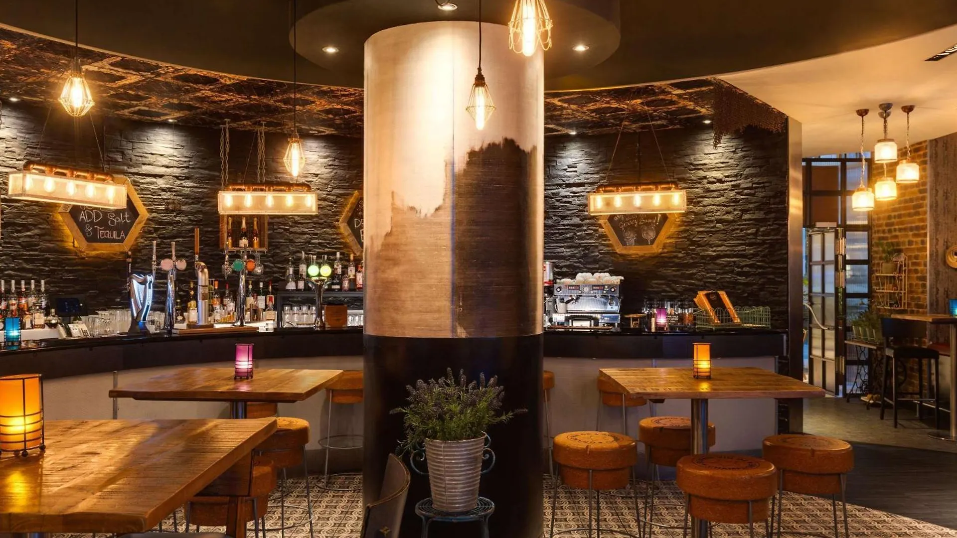 מלון Novotel London Tower Bridge